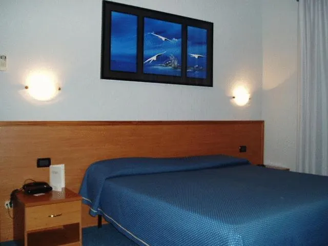 Hotel Lincoln شْنيسيلّو بالسامو